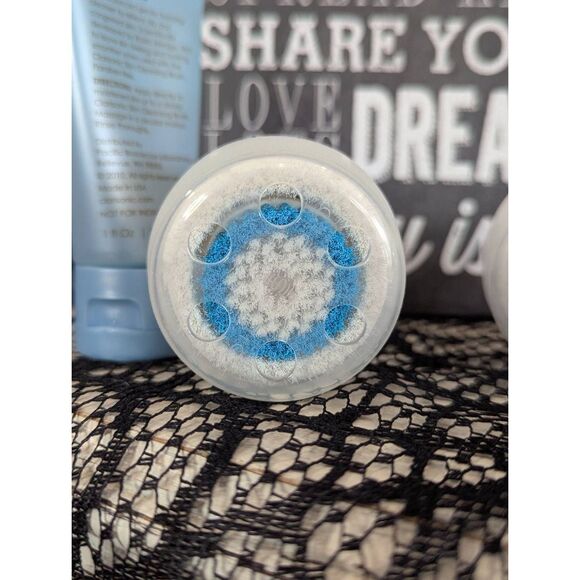 Clarisonic Brush Head Bundle w/ Cleanser - Picture 8 of 8